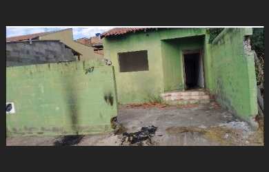 Imagem: A casa possui 2 Dormitórios, 1 Banheiro, 1 Vaga na garagem