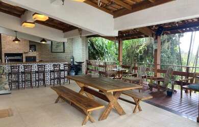 Imagem: A casa em condomínio à venda possui 3 Dormitórios, 5 Banheiros