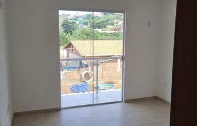 Imagem: A casa em condomínio possui 2 Dormitórios, 2 Banheiros, 1