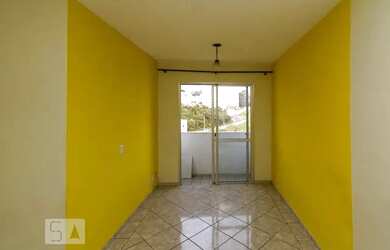 Imagem: O apartamento possui 3 Dormitórios, 1 Banheiro, 1 Vaga na garagem