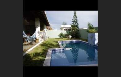 Imagem: A casa possui 4 Dormitórios, 5 Banheiros, 4 Vagas na garagem