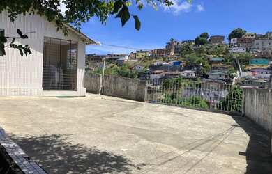 Imagem: A casa possui 3 Dormitórios, 1 Banheiro e está localizado