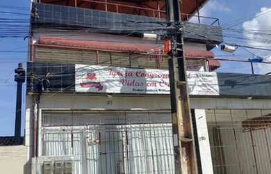 Imagem: A casa possui 3 Dormitórios, 4 Banheiros, 2 Vagas na garagem