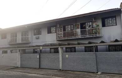 Imagem: A kitnet possui 2 Dormitórios, 1 Banheiro, 1 Vaga na garagem