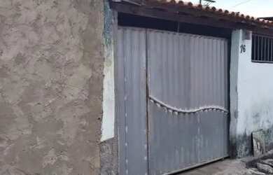 Imagem: A casa possui 2 Dormitórios, 1 Banheiro, 1 Vaga na garagem