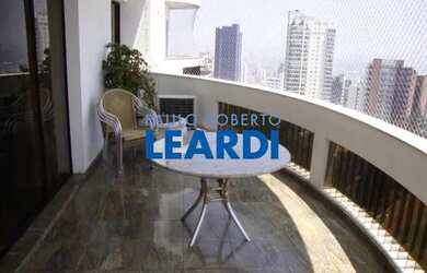 Imagem: O apartamento possui 4 Dormitórios, 4 Banheiros, 4 Vagas na