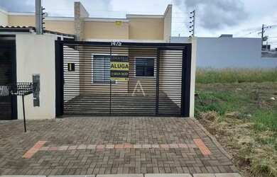 Imagem: A casa possui 3 Dormitórios, 2 Banheiros, 2 Vagas na garagem