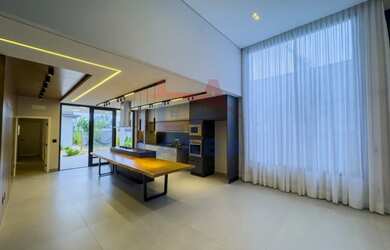 Imagem: A casa em condomínio possui 3 Dormitórios, 4 Banheiros, 5