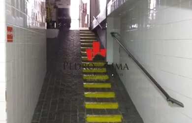 Imagem: O depósito possui 2 Vagas na garagem, 374m² de Área e está