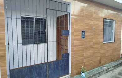 Imagem: A casa possui 2 Dormitórios, 1 Banheiro, 1 Vaga na garagem