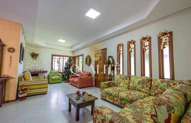 Imagem 16: Casa de Alto Padrão com 256 m2, 4 quartos, 3 Suítes, 7 banheiros, 2...