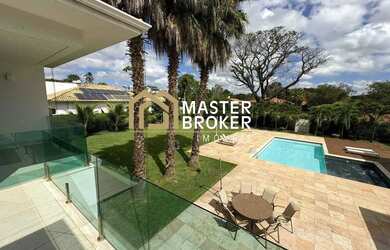 Imagem: A casa possui 5 Dormitórios, 5 Banheiros, 4 Vagas na garagem