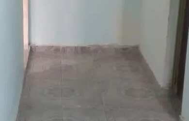 Imagem: A casa possui 1 Dormitório, 1 Banheiro, 1 Vaga na garagem