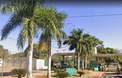 Imagem: O terreno possui 832m² de Área e está localizado em Royal