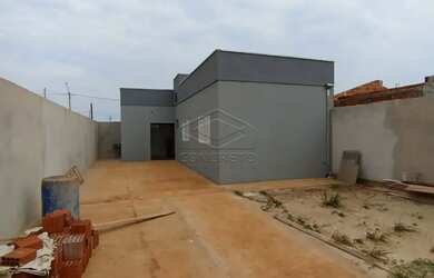 Imagem: A casa possui 2 Dormitórios, 1 Banheiro, 2 Vagas na garagem