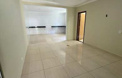 Imagem: A casa possui 5 Dormitórios, 3 Banheiros, 3 Vagas na garagem