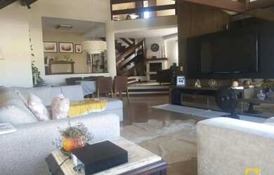 Imagem: A casa possui 3 Dormitórios, 4 Banheiros, 4 Vagas na garagem