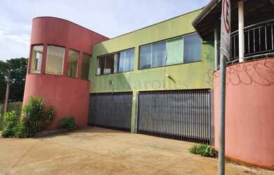 Imagem: O depósito possui 5 Vagas na garagem, 1.098m² de Área e