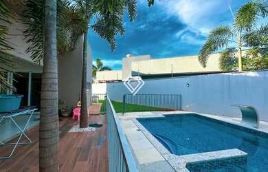 Imagem: A casa possui 3 Dormitórios, 1 Banheiro, 5 Vagas na garagem