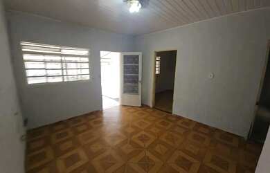 Imagem: A casa à venda possui 3 Dormitórios, 2 Banheiros, 3 Vagas