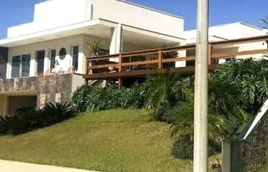 Imagem: A casa em condomínio possui 4 Dormitórios, 5 Banheiros, 5