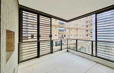 Imagem: O apartamento possui 3 Dormitórios, 1 Banheiro, 2 Vagas na