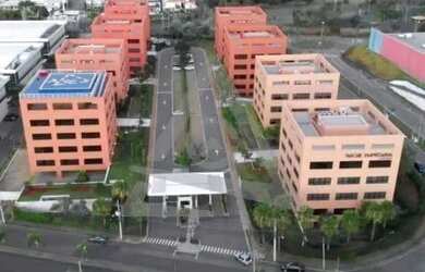 Imagem: O depósito possui 5 Vagas na garagem, 193m² de Área e está