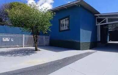 Imagem: A casa possui 2 Dormitórios, 2 Banheiros, 2 Vagas na garagem