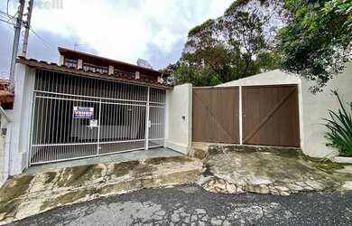 Imagem: A casa possui 3 Dormitórios, 4 Banheiros, 5 Vagas na garagem