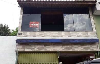 Imagem: A casa possui 5 Dormitórios, 3 Banheiros, 1 Vaga na garagem