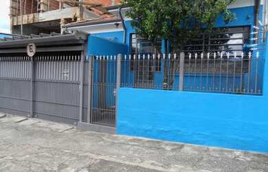 Imagem: A casa possui 2 Dormitórios, 1 Banheiro, 2 Vagas na garagem