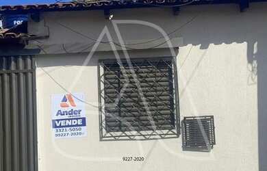 Imagem: A casa possui 2 Dormitórios, 1 Banheiro, 1 Vaga na garagem