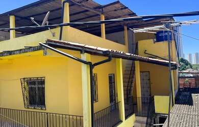 Imagem: A casa possui 3 Dormitórios, 2 Banheiros e está localizado