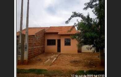 Imagem: A casa possui 2 Dormitórios, 1 Banheiro, 1 Vaga na garagem