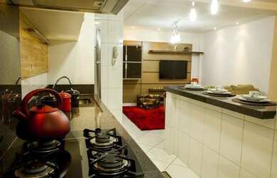 Imagem: O apartamento possui 2 Dormitórios, 1 Banheiro, 1 Vaga na garagem