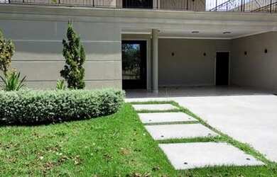 Imagem: A casa em condomínio possui 4 Dormitórios, 5 Banheiros, 2