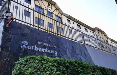 Imagem: O apartamento possui 1 Dormitório, 1 Banheiro, 1 Vaga na garagem