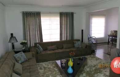 Imagem: A casa possui 3 Dormitórios, 3 Banheiros, 5 Vagas na garagem