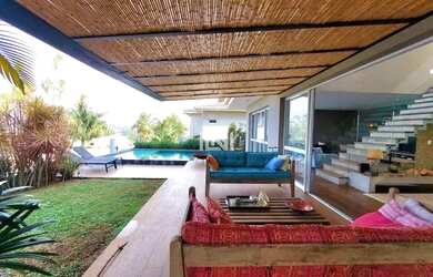 Imagem: A casa em condomínio possui 4 Dormitórios, 5 Banheiros, 4