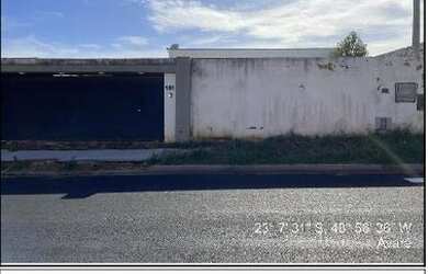 Imagem: A casa possui 3 Dormitórios, 1 Banheiro, 1 Vaga na garagem