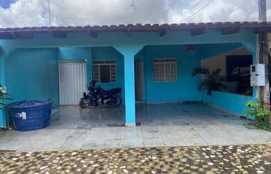 Imagem: A casa possui 2 Dormitórios, 1 Banheiro, 2 Vagas na garagem