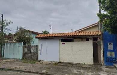 Imagem: A casa possui 2 Dormitórios, 1 Banheiro, 1 Vaga na garagem