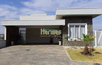 Imagem: A casa possui 3 Dormitórios, 4 Banheiros, 4 Vagas na garagem