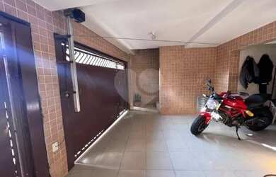 Imagem: A casa possui 3 Dormitórios e está localizado em Pina, Recife