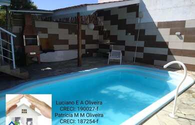 Imagem: A casa possui 2 Dormitórios, 3 Banheiros, 4 Vagas na garagem