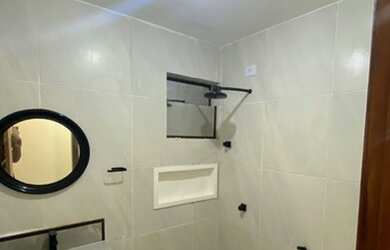 Imagem: A casa possui 2 Dormitórios, 2 Banheiros, 1 Vaga na garagem