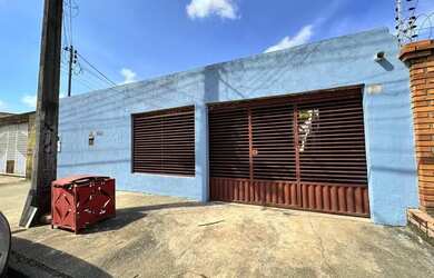 Imagem: A casa possui 2 Dormitórios e 3 Banheiros e está localizado