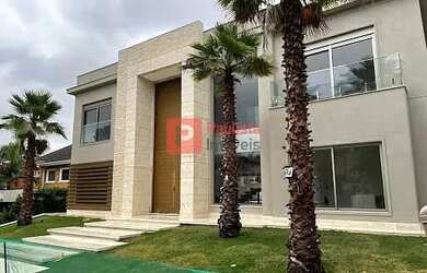 Imagem: A casa possui 5 Dormitórios, 5 Banheiros, 5 Vagas na garagem