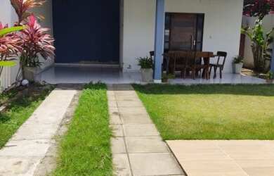 Imagem: A casa possui 3 Dormitórios, 4 Banheiros e 2 Vagas na garagem