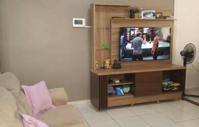 Imagem: A casa possui 2 Dormitórios, 2 Banheiros, 2 Vagas na garagem